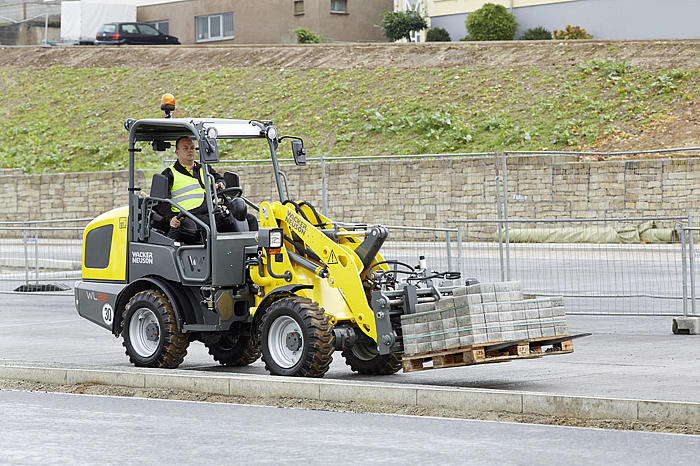 Chargeuse sur pneu wl32_4