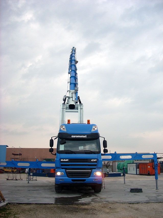 Grue auxiliaire Cormach Serie 135000 E ASC Plus - E8 - pression 310 bar - capacité 30 000 kg_4