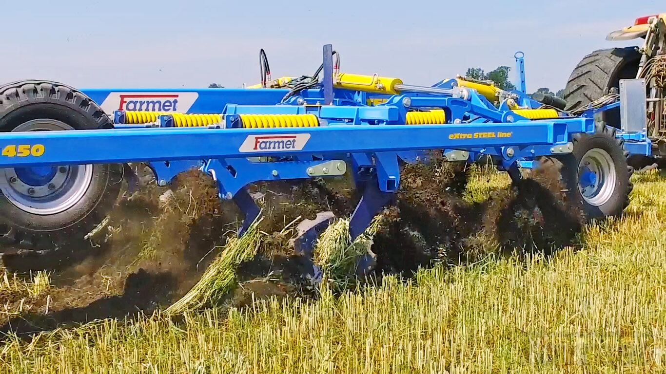 Terrix - Cultivateur agricole Farmet a.S - Largeur de travail 4500 à 6000 mm - Ameublissement profond et mélange intensif_4
