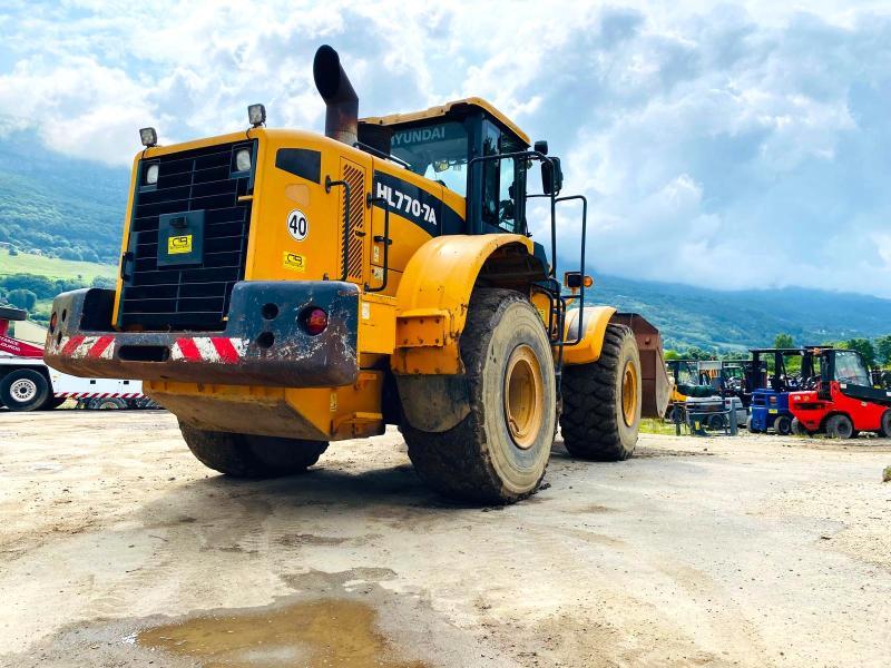 HYUNDAI Chargeuse articulé HL770-7A 23T_4