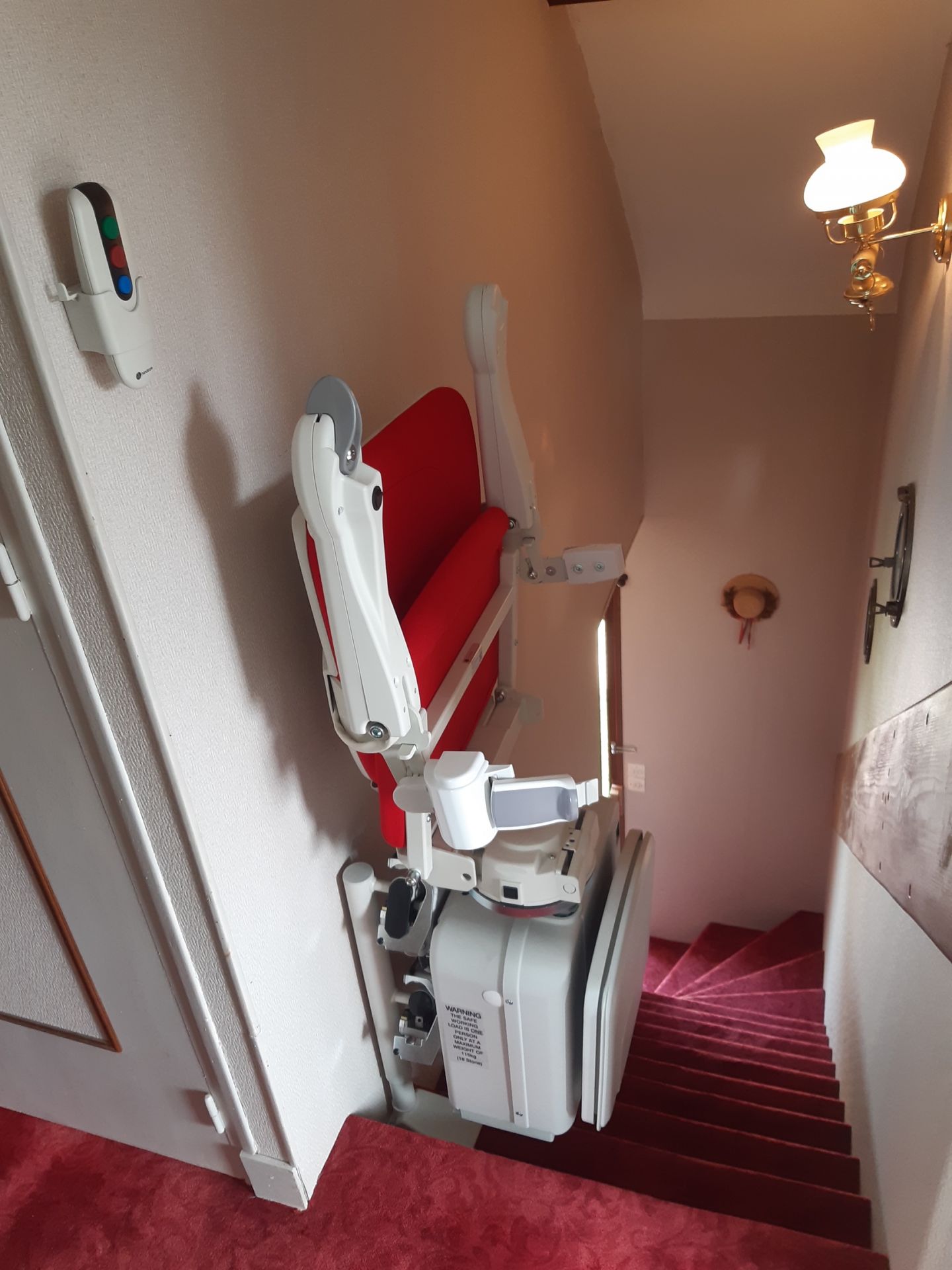 Monte-escalier double-rail pour escaliers courbes ou droits, utilisable en intérieur ou extérieur - Handicare_4