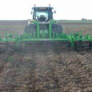 Équipement agricole avec dégagement sous bâti de 840 mm