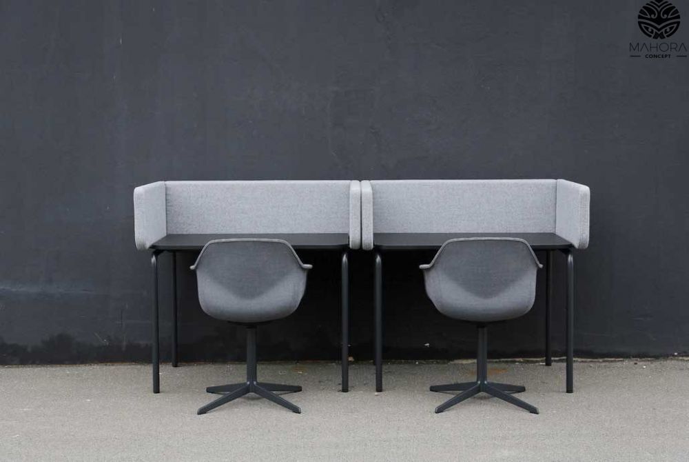 Four us Worx - Bureau open space compact design - Bois de pin, isorel, cloisons 3 pans intégrées_4