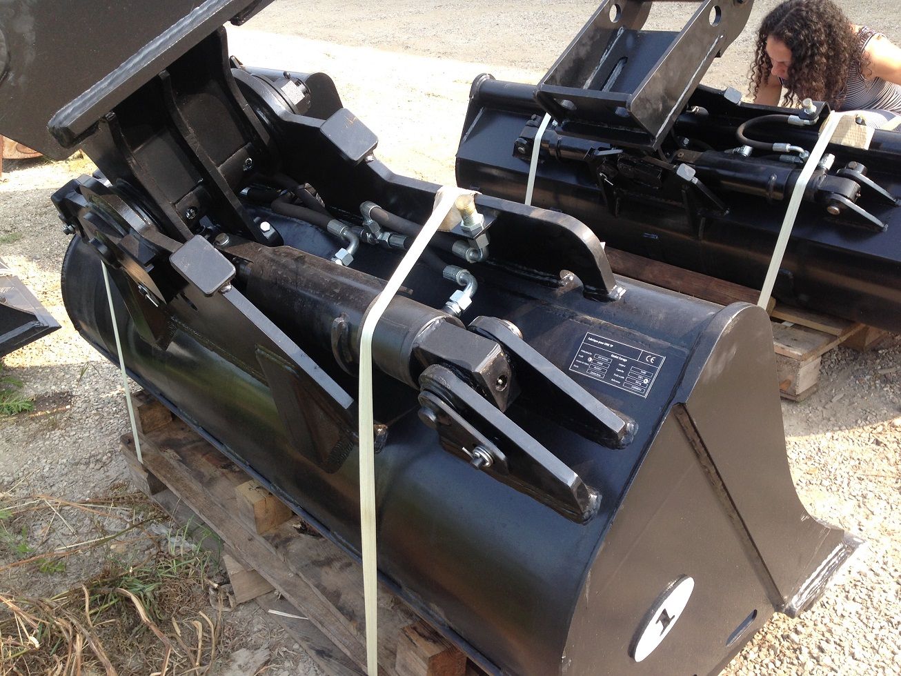 Godet curage inclinable largeur 1500 à 1800 mm