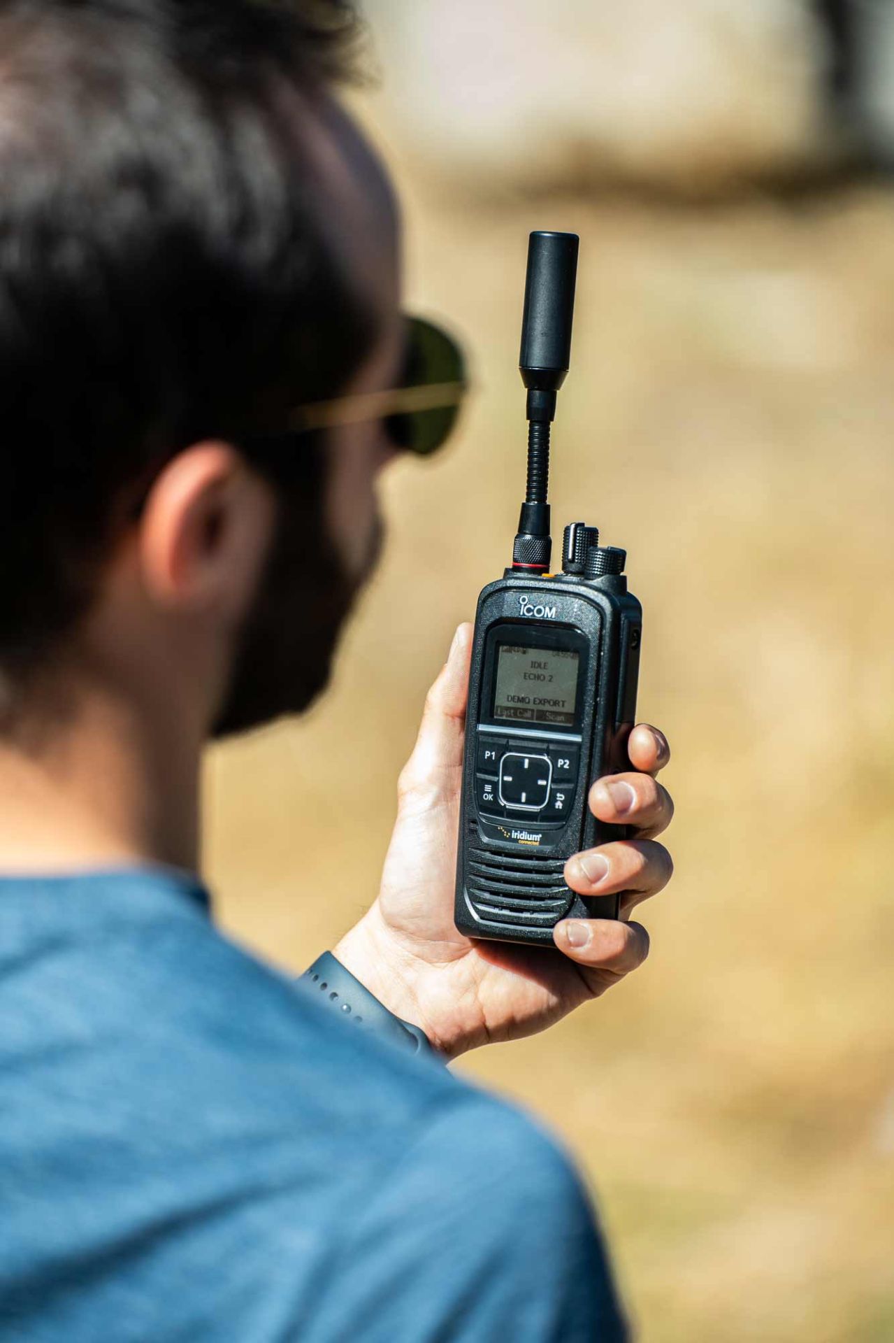 Talkie-walkie ptt satellite icom sur réseau satellite iridium : ic-sat100_4