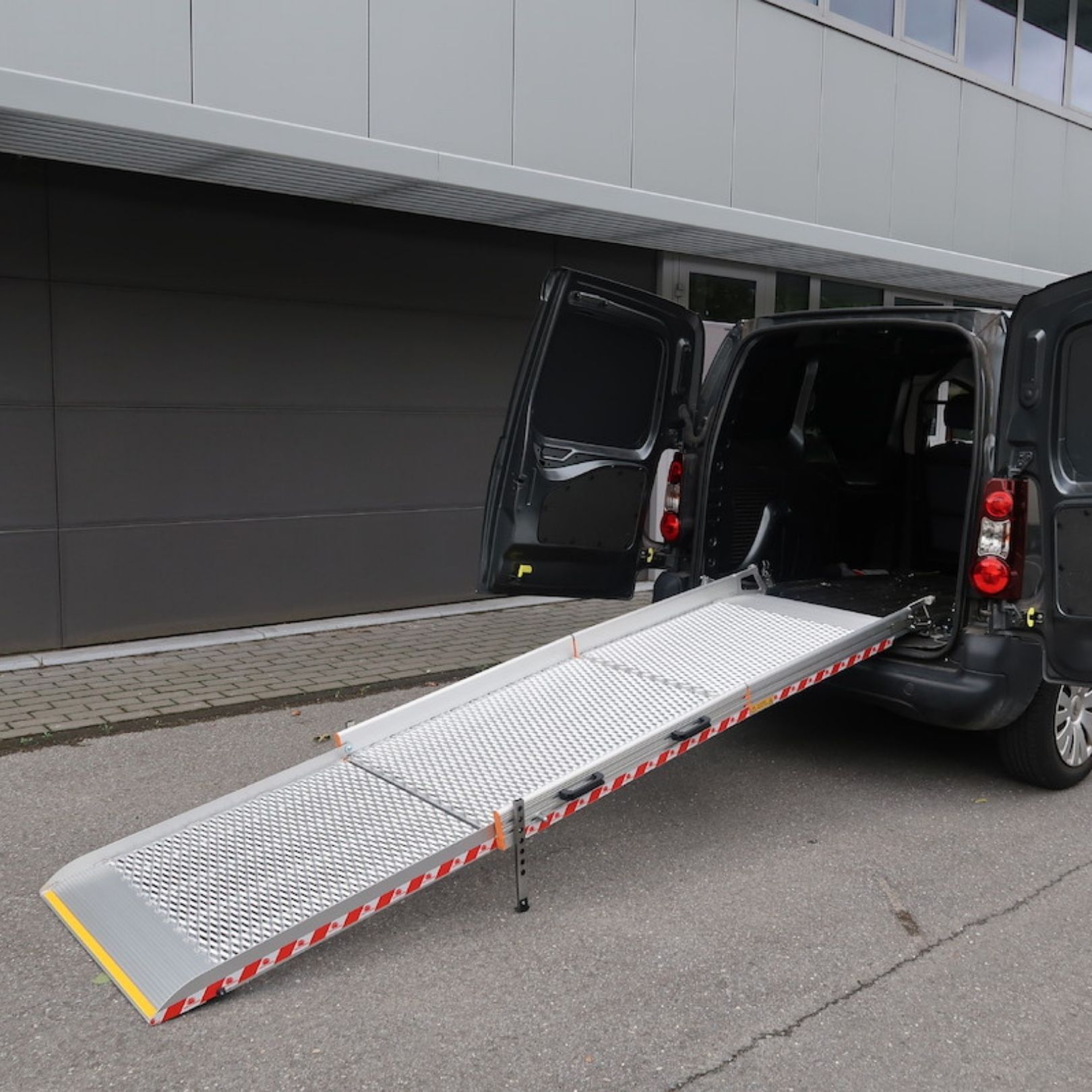 Rampe de chargement repliable et facile à manipuler - Manutention - jusqu'à 400 kg - DH-AI12/13_4