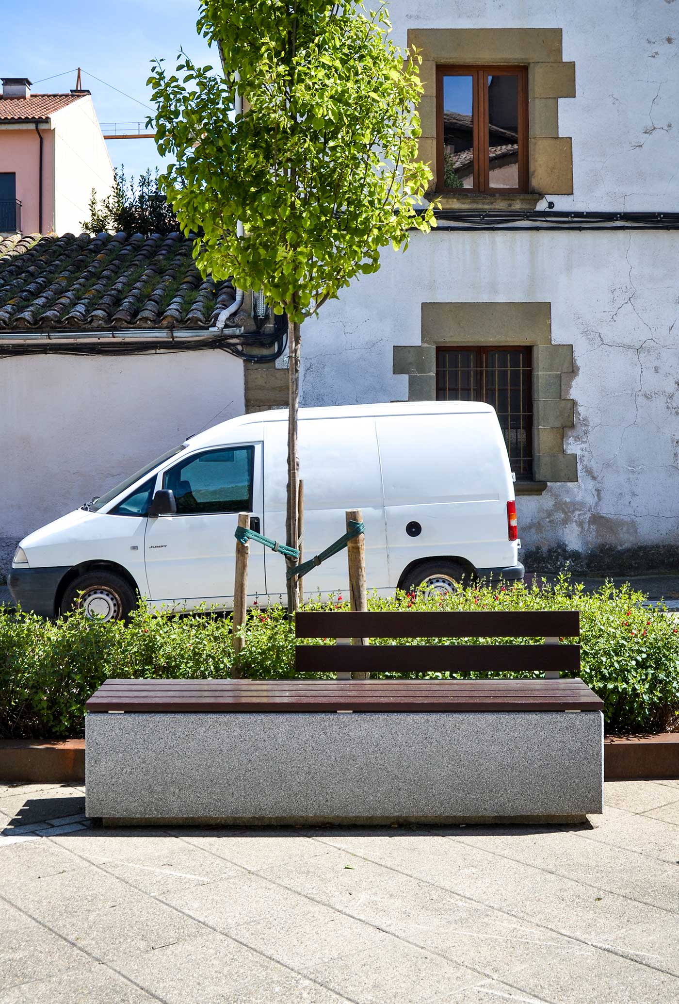 Banc public Kube Plus UM372LP - béton armé hydrofuge, structure inox et lattes bois tropical_4