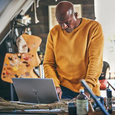 HP ZBook Studio G11 Intel Core Ultra 9 185H Station de travail mobile 40,6 cm (16