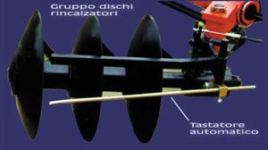 Cultivateur entre-rangées pour agriculture écologique soutenable