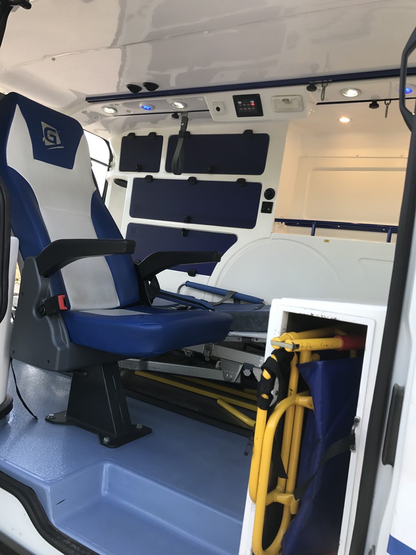 Brancard intégré dans l'ambulance Opel Vivaro type A1