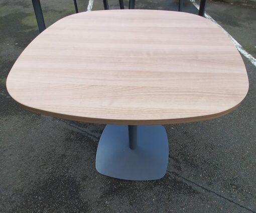 Table de réunion rectangulaire ou carrée en bois d'occasion - 80 x 80 cm - Pied central gris_4