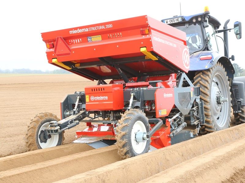 Machine agricole Miedema Structural 2000 pour plantation en un lieu déterminé