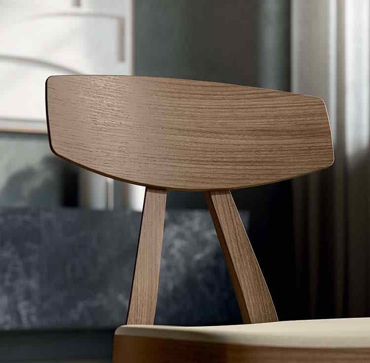Chaise de restaurant Compasso en frêne - design raffiné avec dossier incurvé et multiples finitions_4