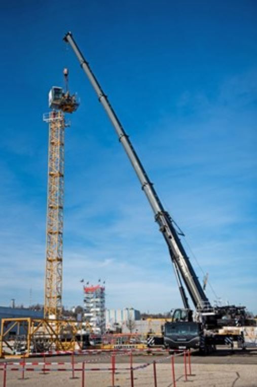 Grue Liebherr avec contrepoids total de 72 tonnes
