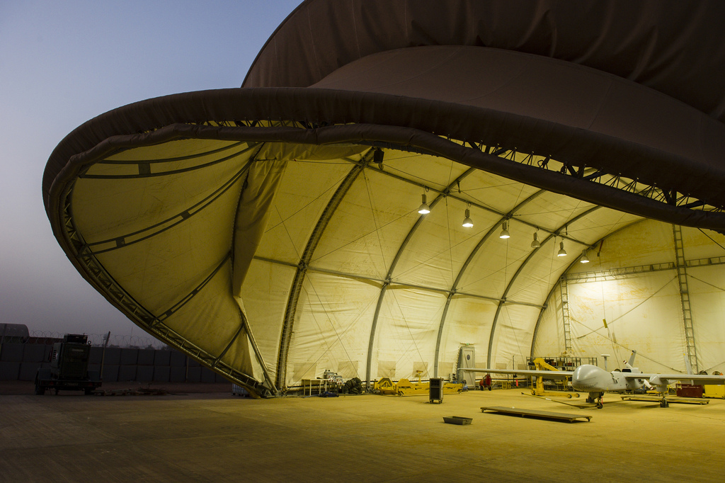 Hangar de maintenance avec options de climatisation et chauffage