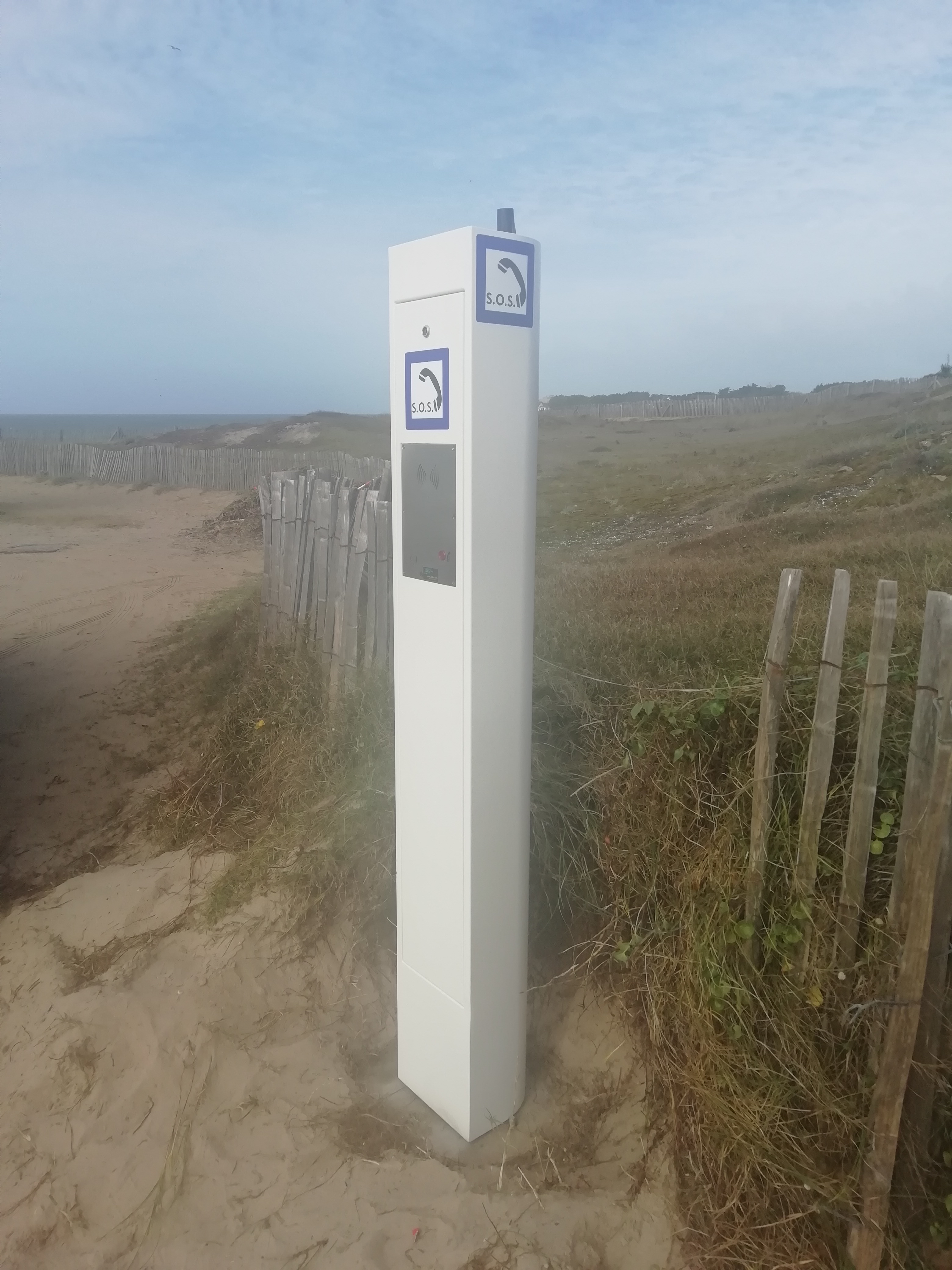 Borne SOS GSM anti appels intempestifs - jusqu'à 4 numéros - robuste et adaptée PMR_4