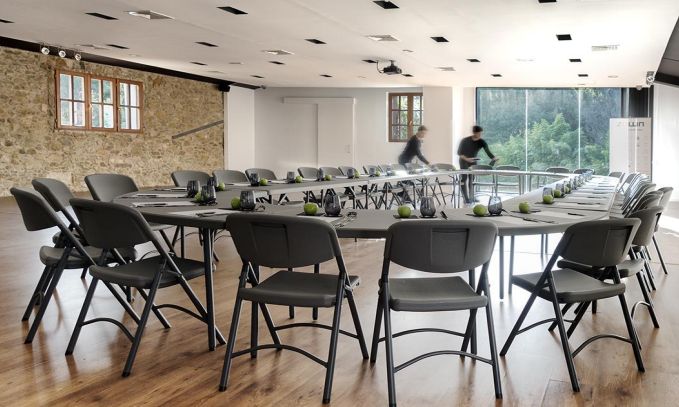 Table pliante - Polyéthylène pur - Antichoc, hydrofuge et UV - Acier indestructible - Dimensions 183x76,2x74 cm ou 152,4x76,2x74 cm_4