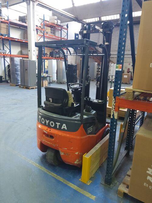 Chariot élévateur électrique Toyota 7FBEST10 E001686 - disponible en occasion et en location de courte à longue durée_4