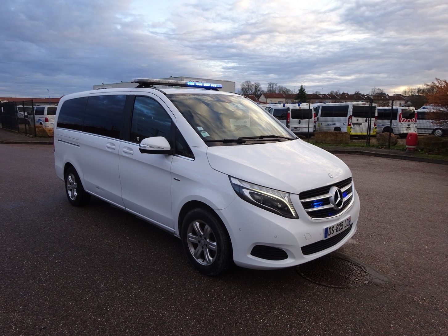 Caméra de recul intégrée sur Mercedes-benz classe V ambulance