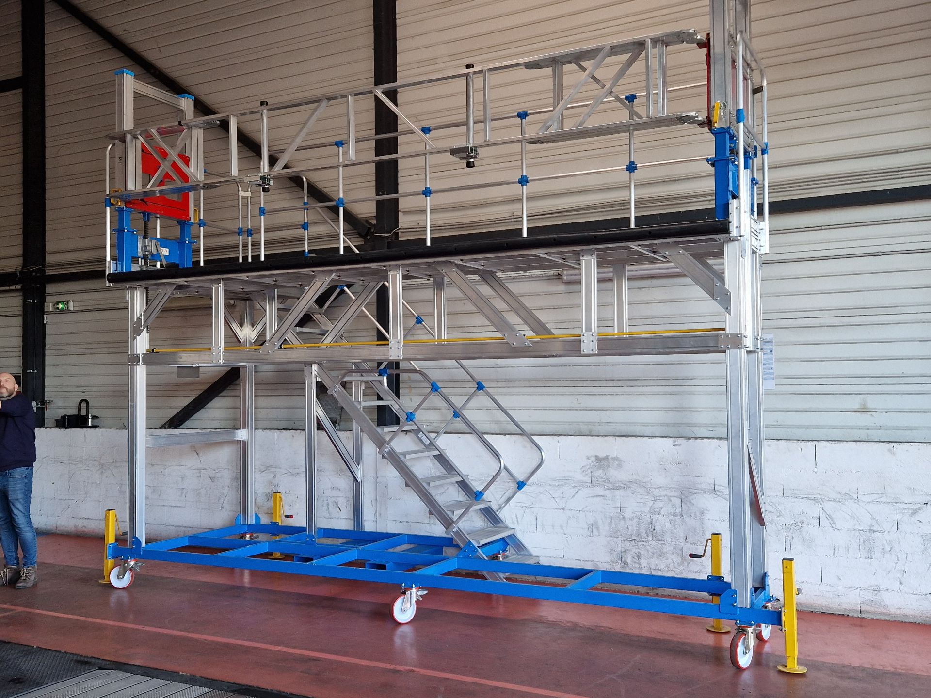 Plateforme accès toiture de bus_4