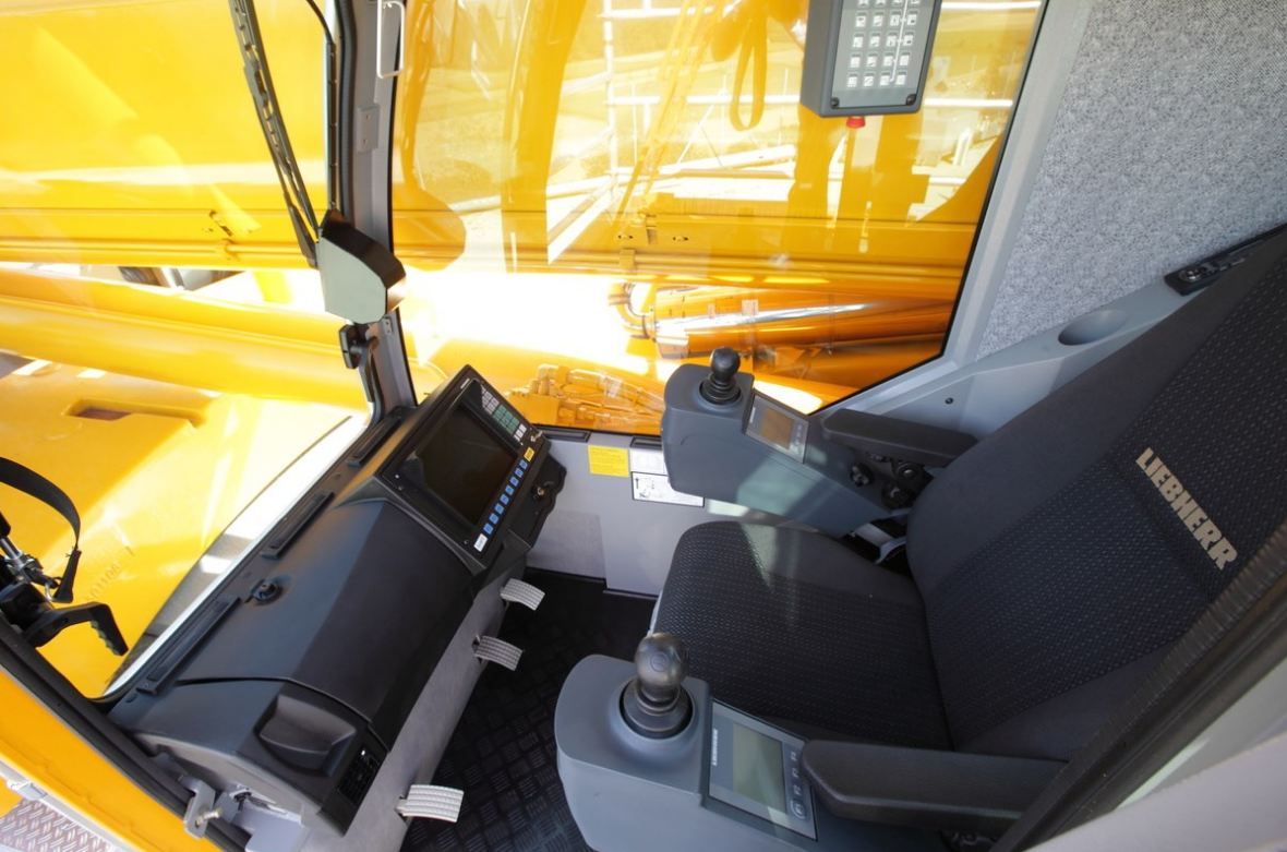 Grue automotrice LTM 1095-5.1 - Liebherr - capacité de charge max 95 t - flèche télescopique jusqu'à 58 m_4