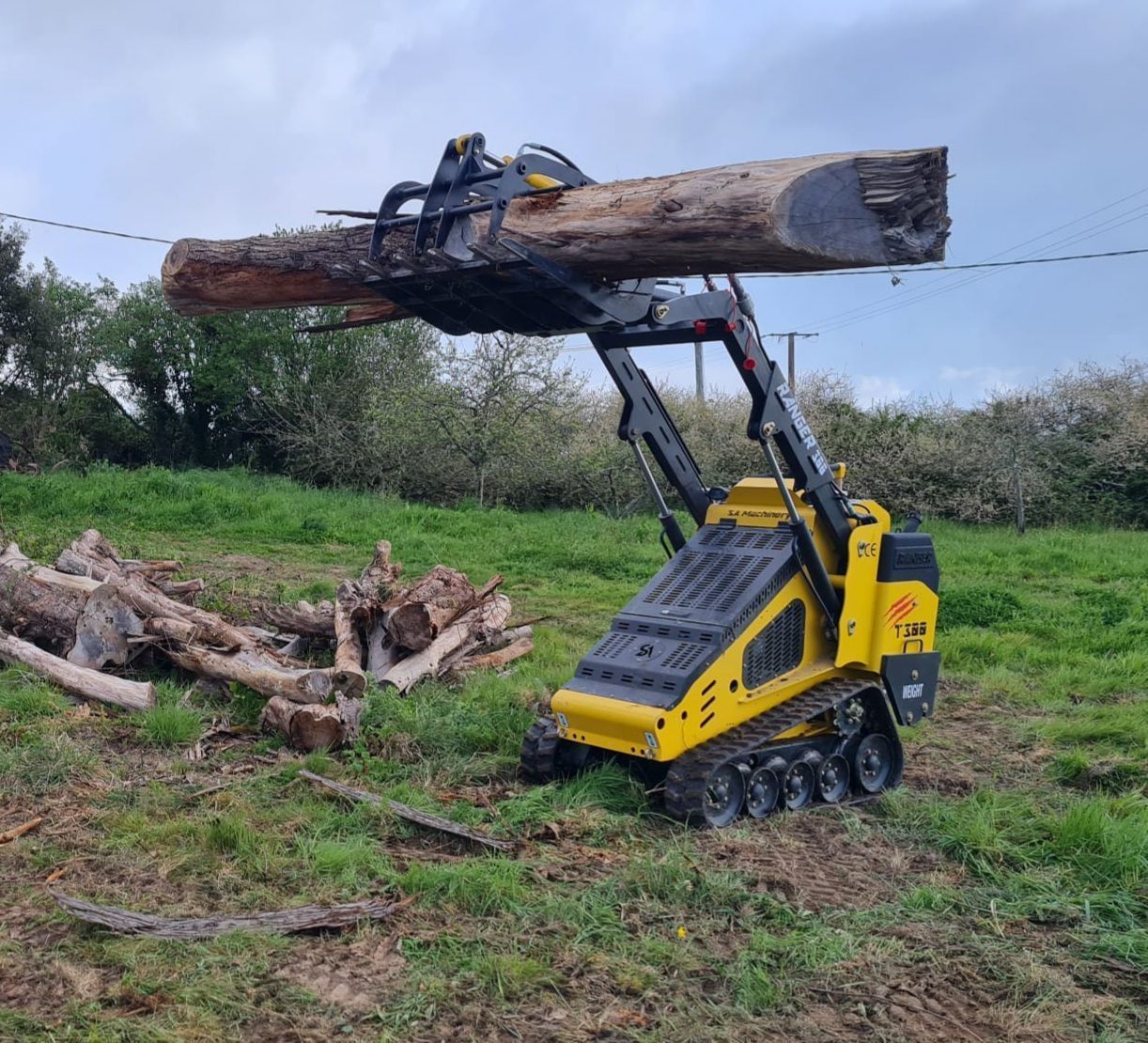 Mini-chargeuse RANGER 300T avec force d'arrachement de 850 kg