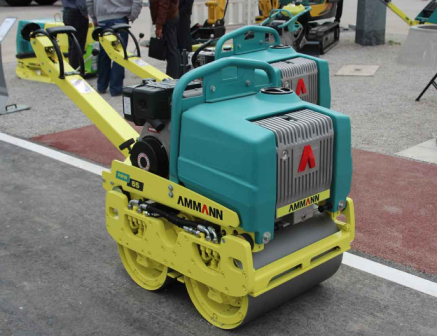 Machine de compactage avec force centrifuge jusqu'à 18 kN