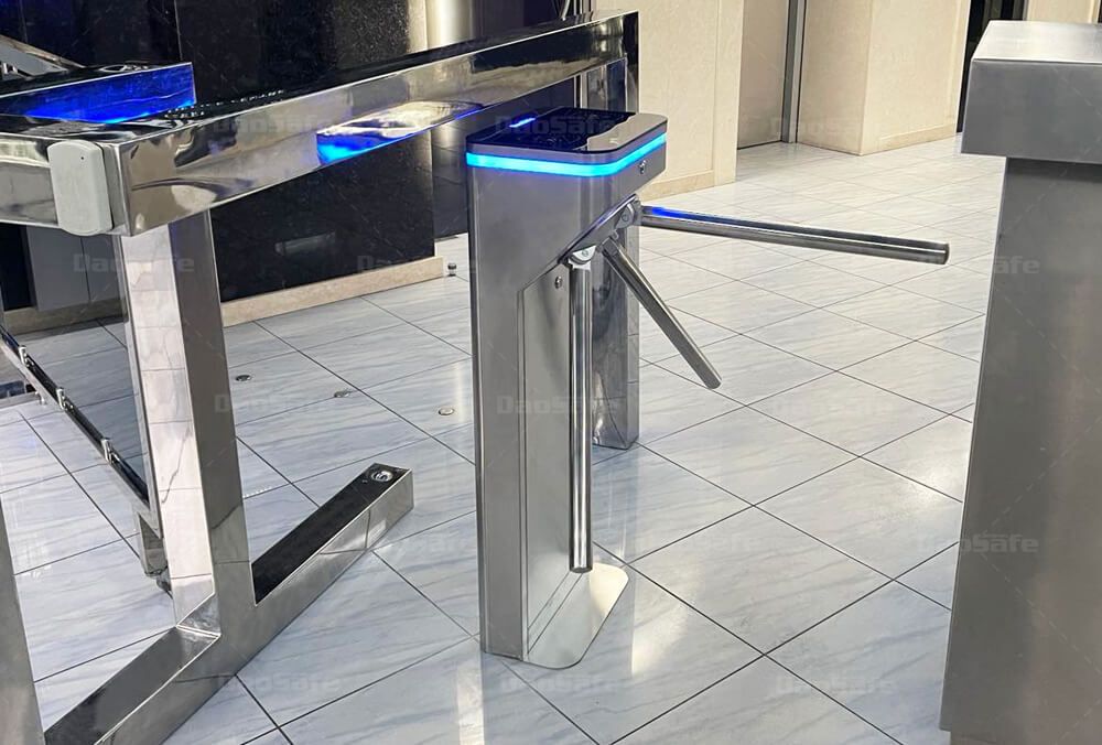 Tourniquet tripode d'accès à 3 bras HoR-DSN-50 - Design compact et indicateur LED_0