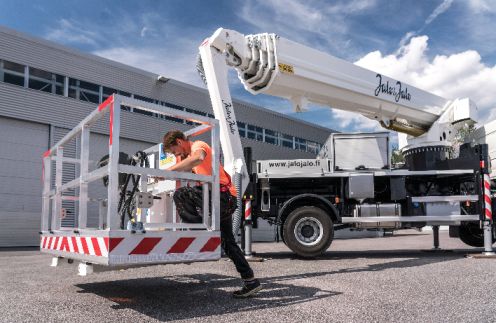S35EM camion nacelle - Bronto Skylift - 35 m - compacte et facile d'utilisation_4