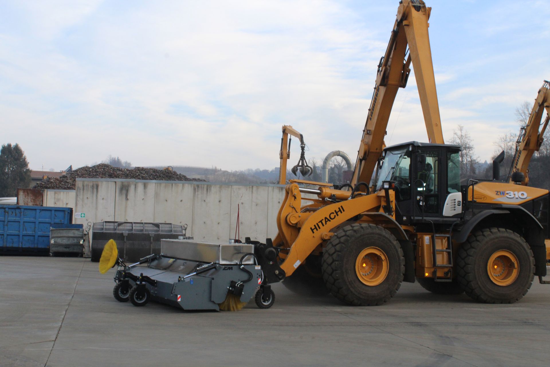 Balayeuse aligneuse ramasseuse agricole pour tracteurs chargeuse sur pneus_4