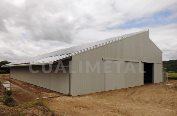 Bâtiment métallique vissé sur mesure pour installations photovoltaïques - CUALIMETAL_4