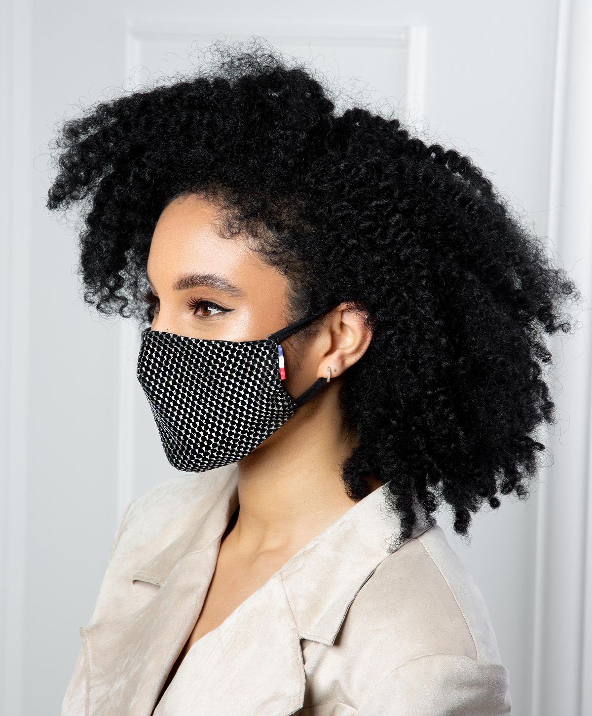 Masque barrière grand public - Star Dust - Modèle chic avec barrette nasale et motifs métalliques_4