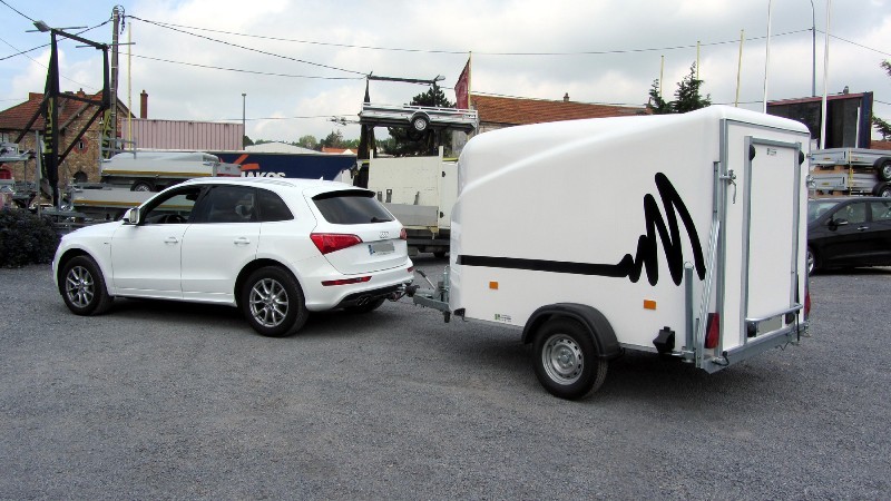 Fourgon polyester avec béquilles stabilisatrices pour quad