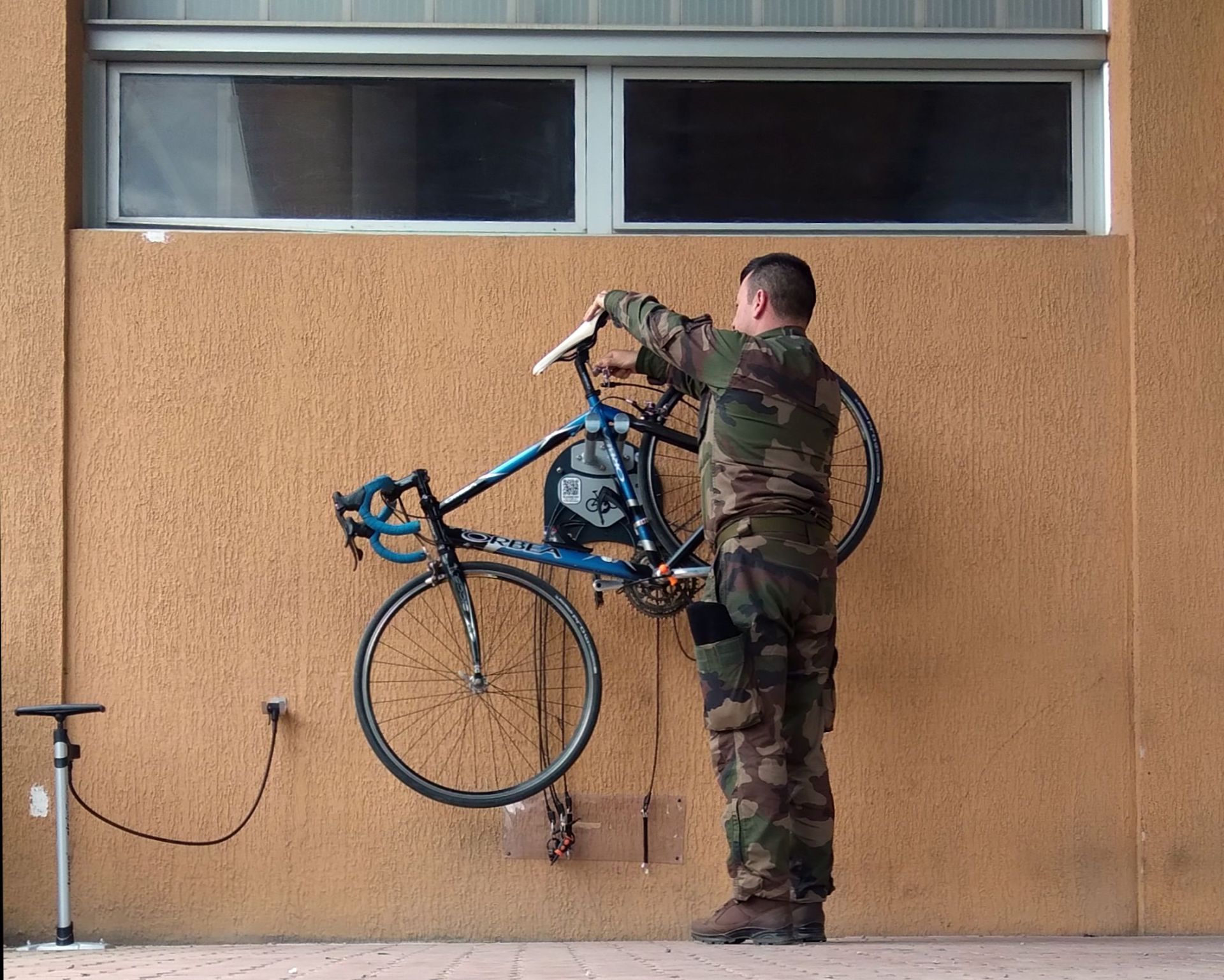 Station de réparation vélo murale_5