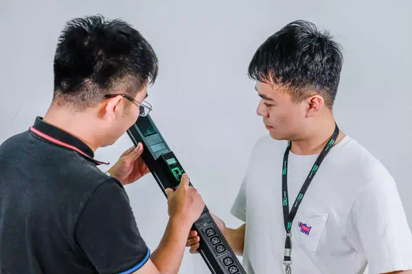 APC Easy PDU Metered Zero U 11kW 230V 21 C13 3_4