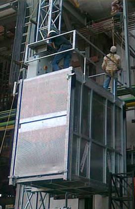 Ascenseur de chantier E15 - pour personnes et matériaux - charge 1 500 à 2 000 kg - hauteur 200 m_4