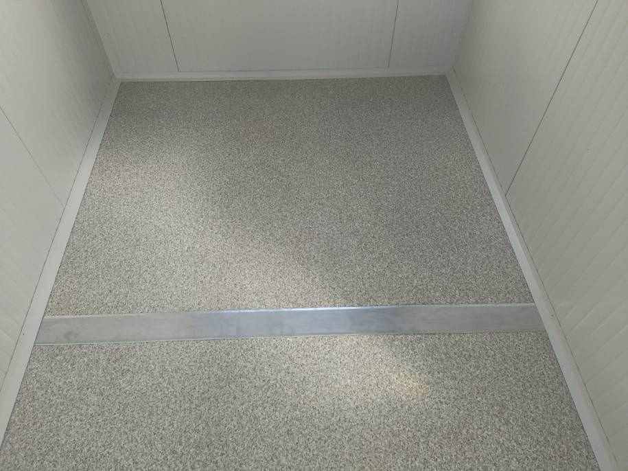 Module de chantier avec système d'évacuation des eaux pluviales