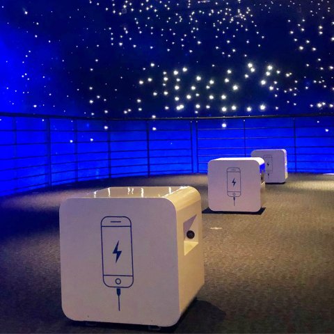 Banc connecté The Cube - assise et table basse avec chargeur à induction et ports USB_5