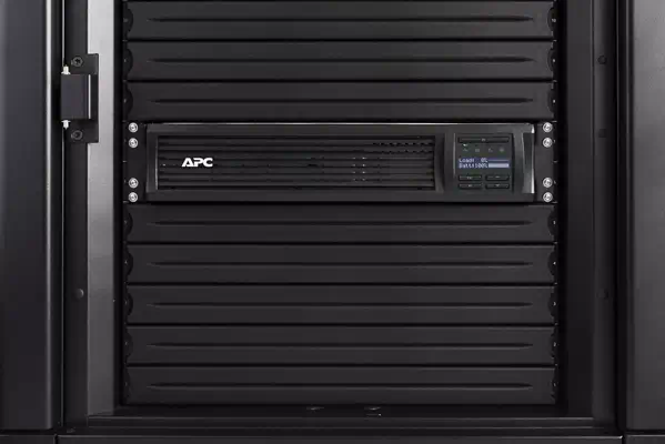APC Smart-UPS SMT1000RMI2UC - 4x C13, USB, montable en rack, SmartConnect, 1000 VA_4