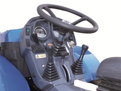 Tracteur agricole sécurisé avec freins à tambour et arceaux de sécurité