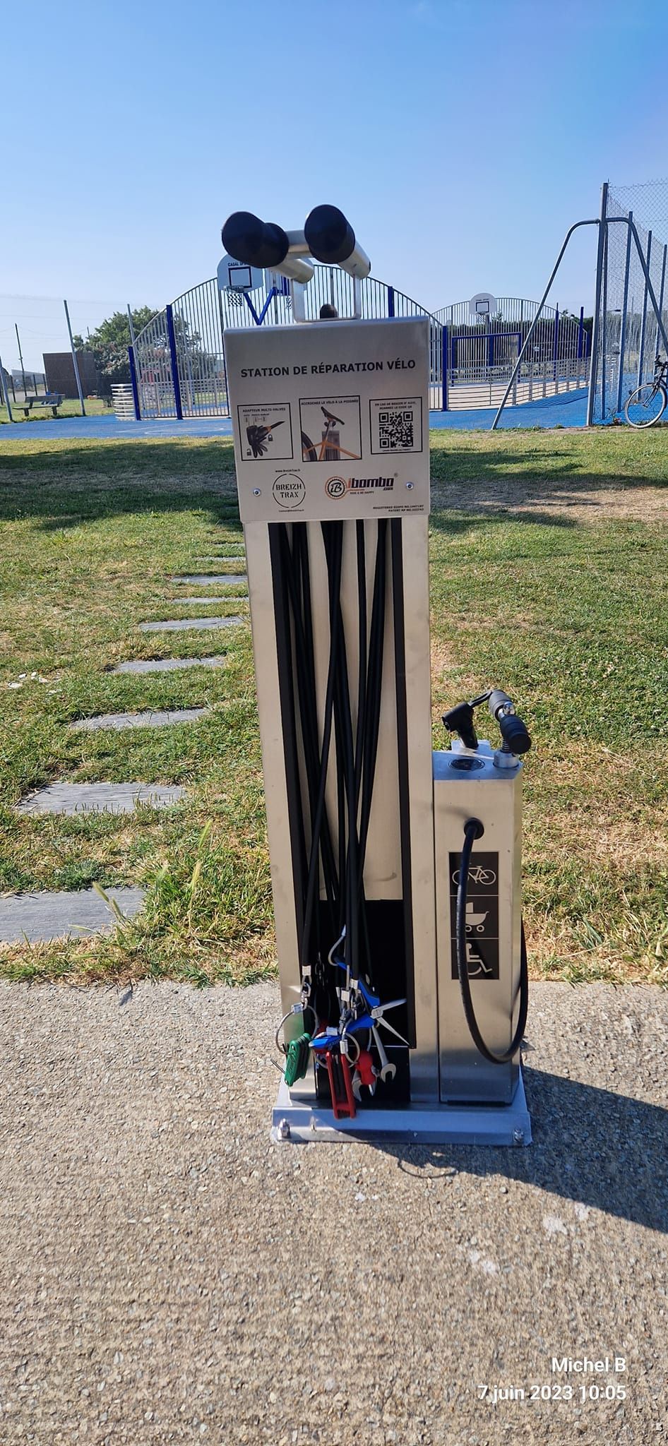 Station de réparation vélos libre-service pour collectivités - Pompe à main fournie - Référence BTIBSCANDIC_4