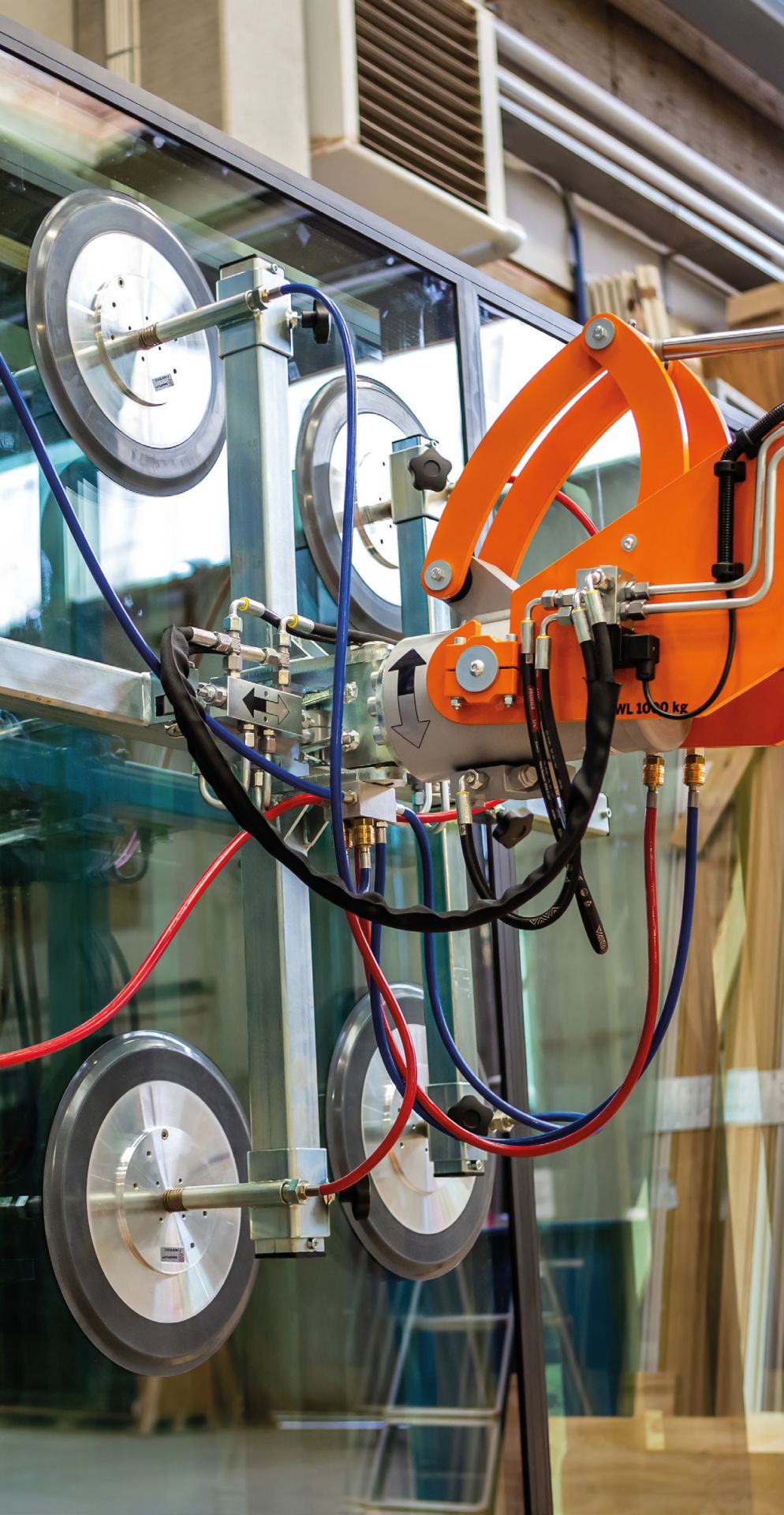 Machine de pose de vitrages avec radiocommande sans fil