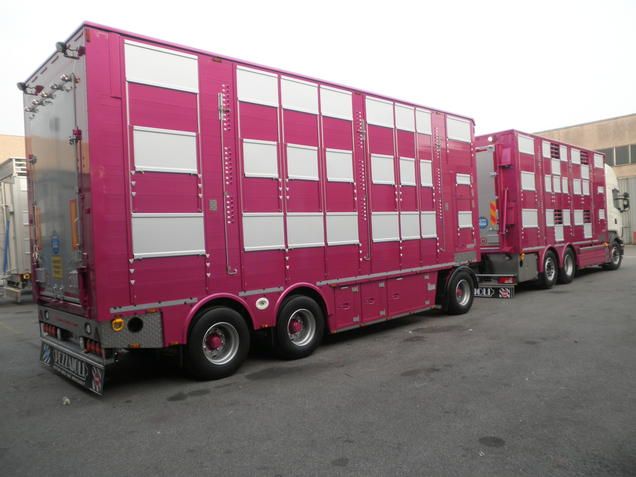 Bétaillère avec barrières de séparation en aluminium ou acier galvanisé