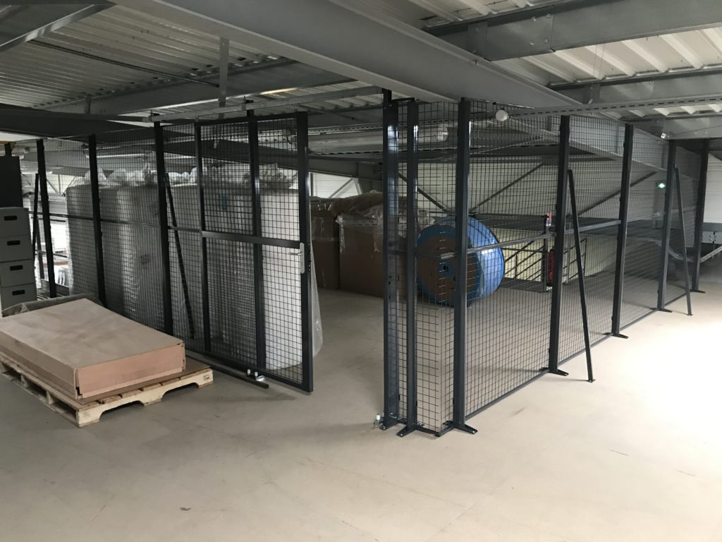 Cloison industrielle esthétique, solide et totalement modulable pour une gestion optimisée de vos zones de stockage et de vos surfaces de travail_4