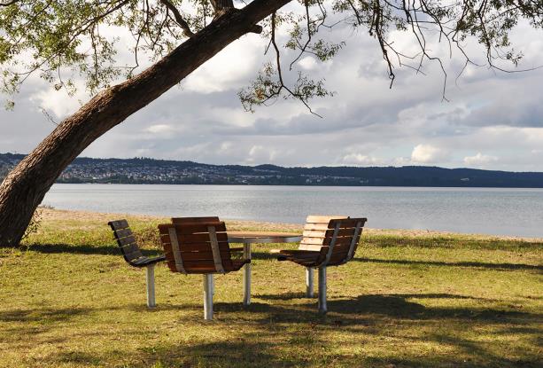 Table publique ronde Sofiero - 8058456 - Hags - 1,1m en Bilinga/VFZ, scellement béton_4