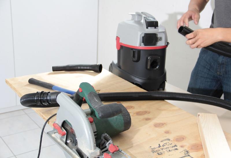 Maximus pt aspirateur avec prise pour outillages._4