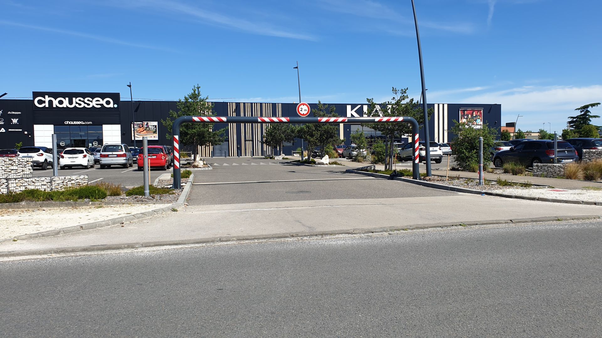 Portique en acier tubulaire pour régulation de hauteur dans zones publiques