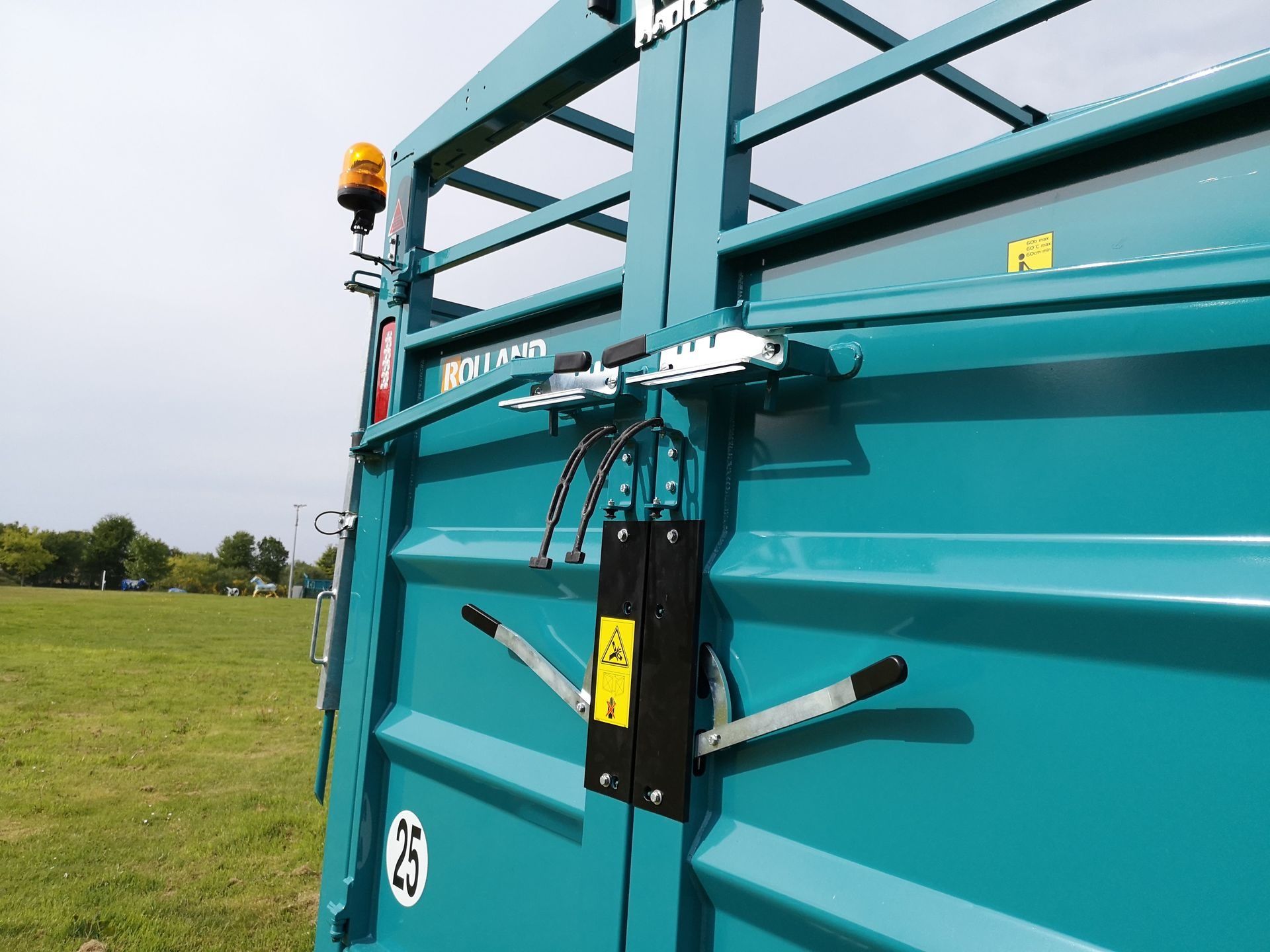 Remorque Rollvan 74 avec accumulateur oléopneumatique