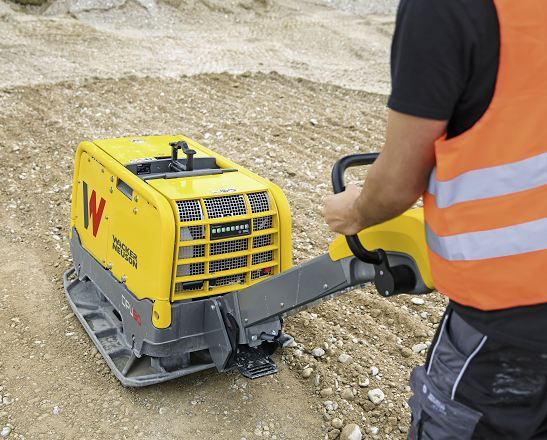 Dpu80 plaques vibrantes réversibles - wacker neuson - force centrifuge 80 kn_4