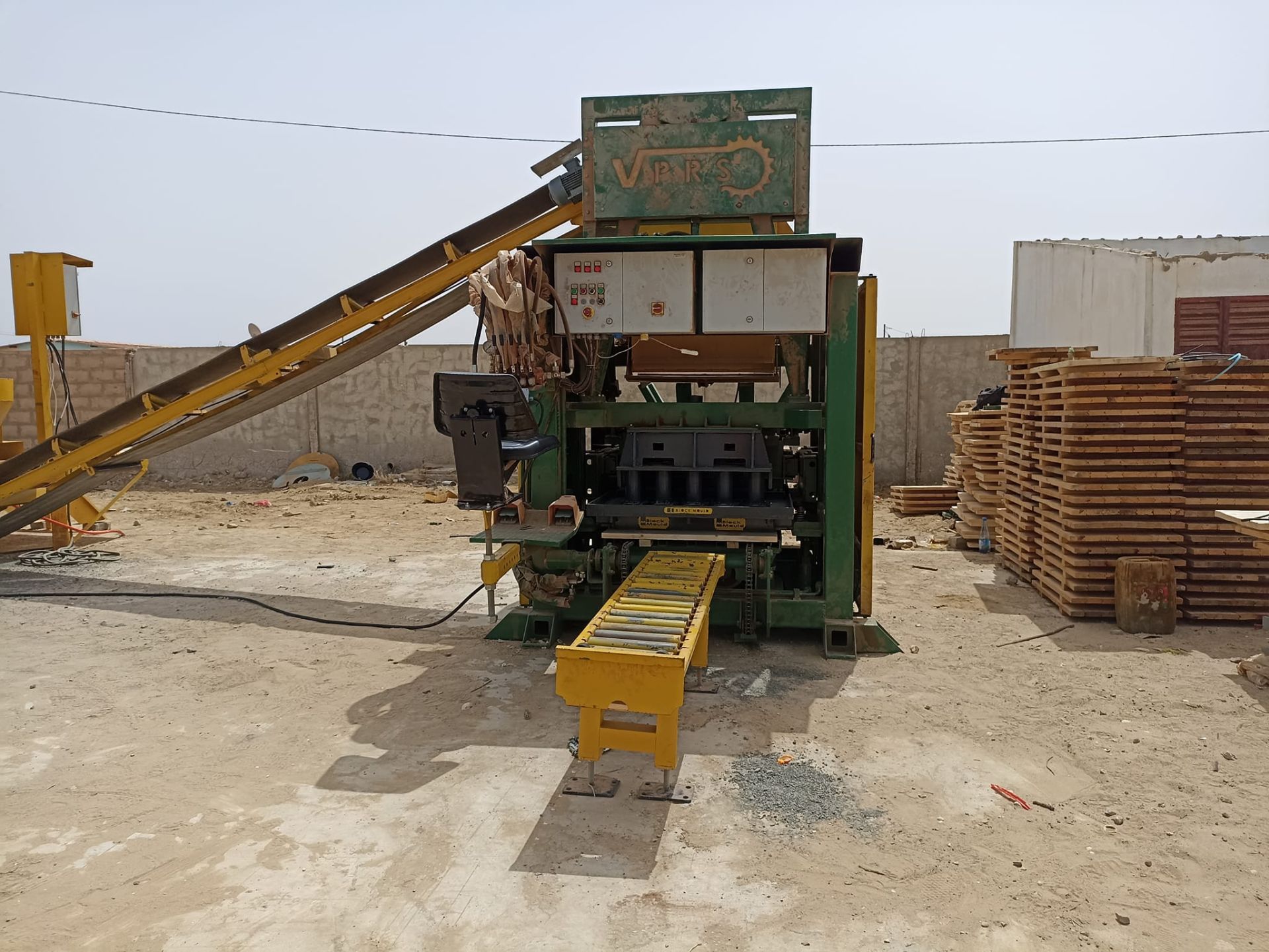 Machine à briquettes semi-automatique - VESS ECO 4.1 - Capacité 4 000 briquettes en 8 h - BEYAZLI GROUP_4